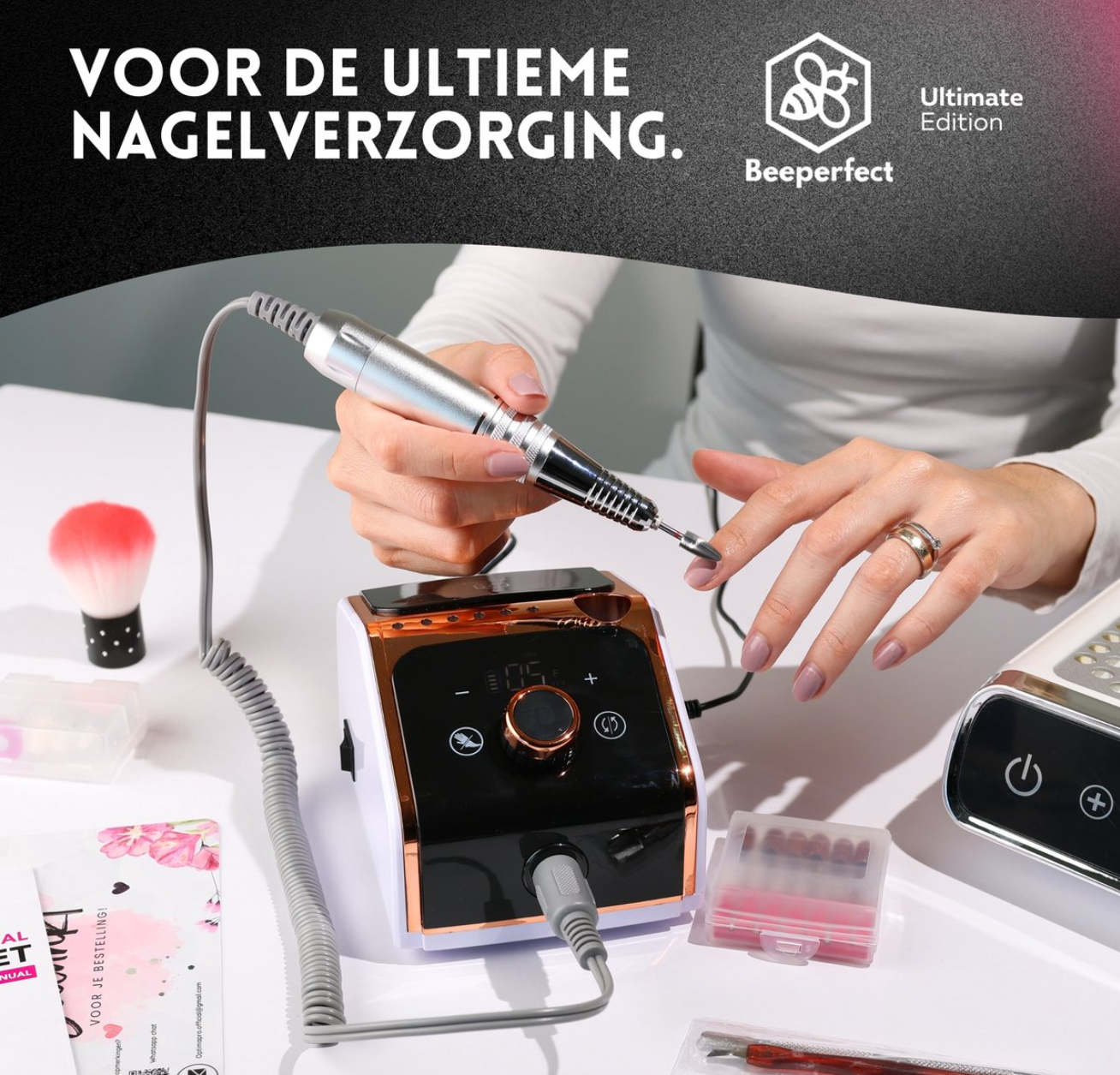 Nagelfrees met verschillende bitjes en schuurrolletjes voor gellak, BIAB en manicure